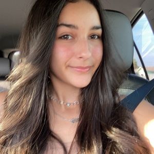 Meet your Posher, Ella